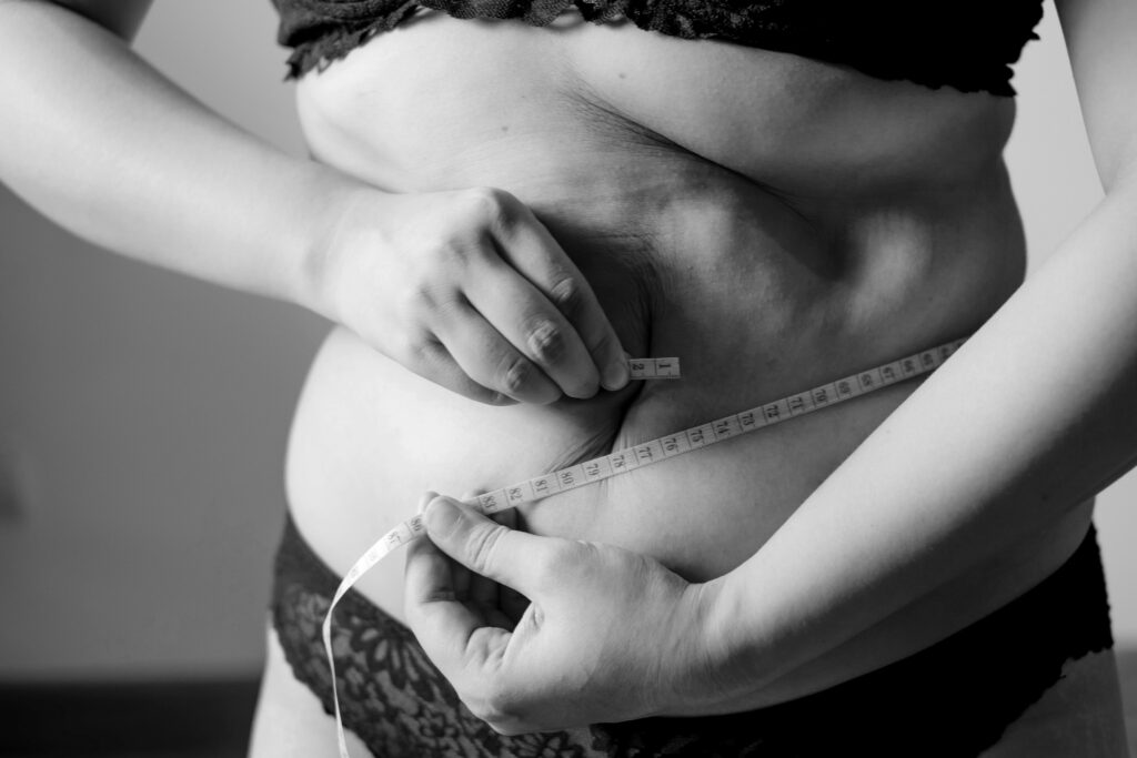 Alimentation émotionnelle : quand vouloir tout contrôler renforce la souffrance